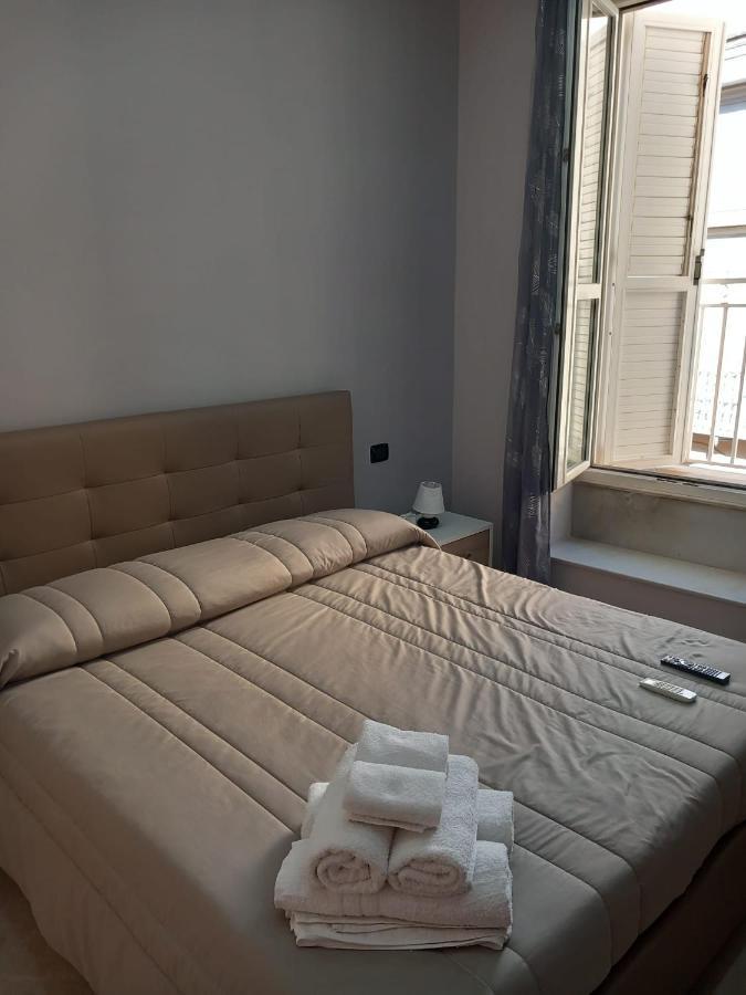 לינה וארוחת בוקר נאפולי Greth House מראה חיצוני תמונה